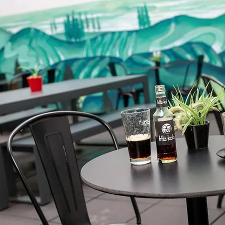 Hostel Hi Brussels South Airport *