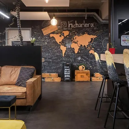 Hostel Hi Brussels South Airport