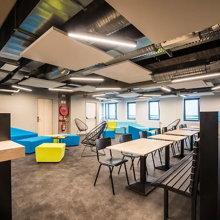 Hi Brussels South Airport Hostel