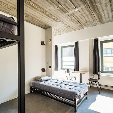 Hostel Hi Brussels South Airport