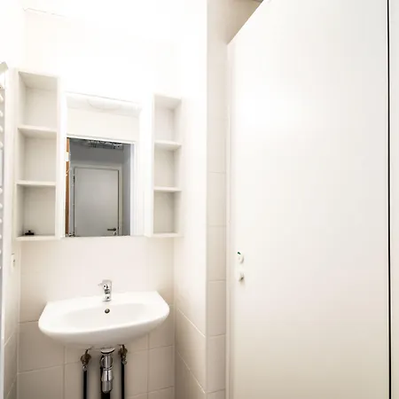 Hostel Hi Brussels South Airport