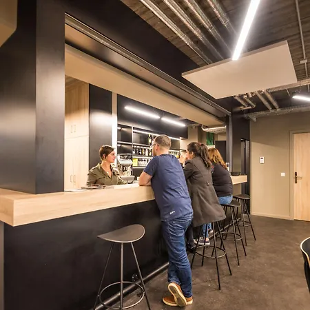 Hi Brussels South Airport Hostel *