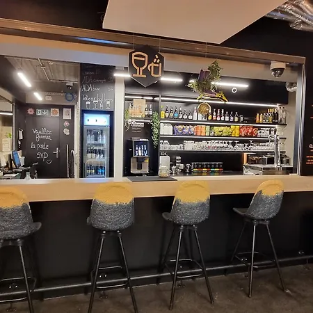 Hi Brussels South Airport Hostel *