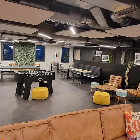 Hi Brussels South Airport Hostel *