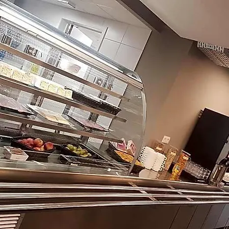 Hi Brussels South Airport Hostel *