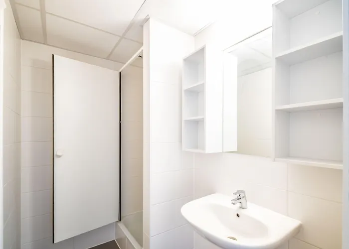 Hostel Hi Brussels South Airport *