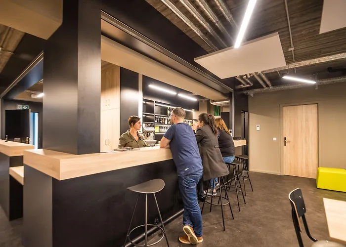 Hi Brussels South Airport Hostel *