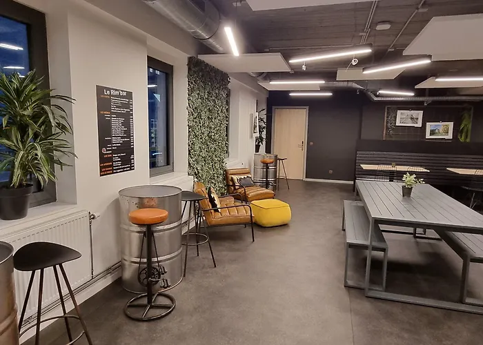 Hi Brussels South Airport Hostel *